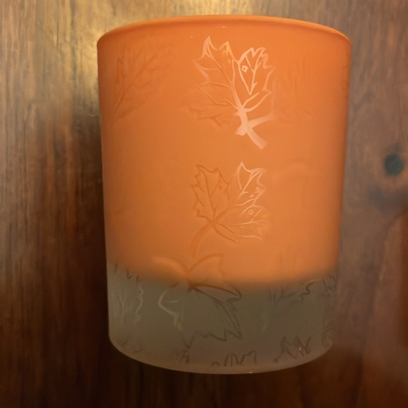 NIB D.L. & Co Golden Oak Scented Candle - Picture 3 of 5